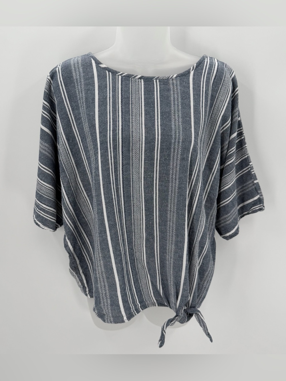 Time and Tru Top Women’s L 12-14 Gray-blue Vertical Stripe Knot Hem Dolman Slv